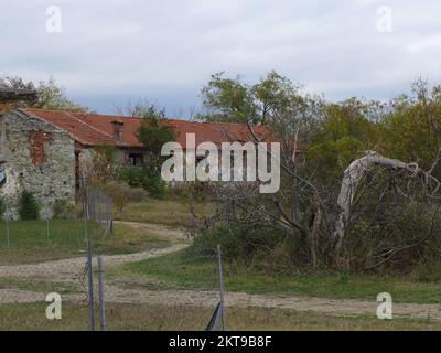 Vor WW2 aufgegebene Kavallerie-Barrackes in Kodra, Kalamaria, Thessaloniki, Griechenland Stockfoto