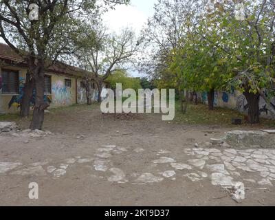 Vor WW2 aufgegebene Kavallerie-Barrackes in Kodra, Kalamaria, Thessaloniki, Griechenland Stockfoto