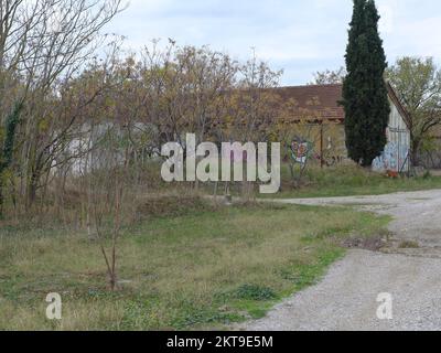 Vor WW2 aufgegebene Kavallerie-Barrackes in Kodra, Kalamaria, Thessaloniki, Griechenland Stockfoto