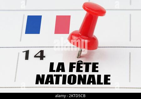 Nationale Feiertage. Im Kalenderraster Datum und Name des Feiertags - Bastille Day Stockfoto