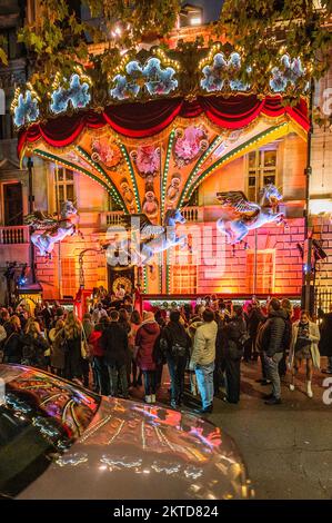 London, Großbritannien. 29.. November 2022. Annabel's, privater Mitgliederclub, bringt seine Weihnachtsfassade für 2022 auf den Markt. Kredit: Guy Bell/Alamy Live News Stockfoto