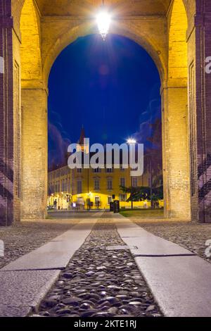 Blick auf den Palazzo della Pilotta - Palastkomplex aus dem 16. Jahrhundert im historischen Zentrum der Stadt Parma, Italien. Stockfoto