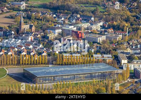 Luftaufnahme, Akademie Mont-Cenis im Baumkreis, Sodingen, Herne, Ruhrgebiet, Nordrhein-Westfalen, Deutschland, Allee der Bäume, Gruppe der Bäume, Baum Cir Stockfoto