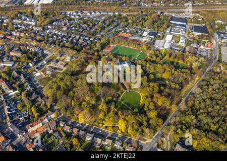 Luftaufnahme, Stadtgarten Herne mit Parkhotel, Sportplatz Schäferstraße I, Zentrum Herne, Ruhrgebiet, Nordrhein-Westfalen, Deutschland, Colorfu Stockfoto