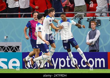 DOHA, KATAR - 29. NOVEMBER: Marcus Rashford Von England Kämpft Mit Neco ...