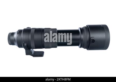 Sigma 150-600mm F5-6,3 DG DN OS Sportobjektiv E-Mount von Sony isoliert auf Weiß. Foto wurde am 28. November 2022 in Spanien aufgenommen. Stockfoto