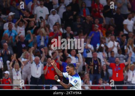 Al Rajjan, Katar. 29.. November 2022. Fußball, Weltmeisterschaft 2022 in Katar, Wales - England, Vorrunde, Gruppe B, Spieltag 3, Im Ahmad bin Ali Stadium feiert der englische Marcus Rashford sein zweites Tor, das er zwischen 0 und 3 erzielte. Kredit: Tom Weller/dpa/Alamy Live News Stockfoto