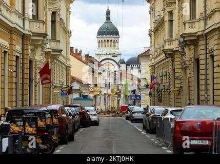 Cluj-Napoca, Rumänien - 17. September 2022: Dormition der Kathedrale von Theotokos, erbaut zwischen 1923 und 1933, in Cluj-Napoca. Stockfoto