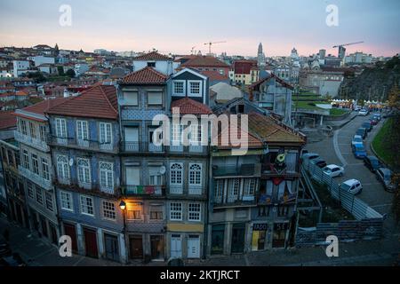 Porto, Portugal. 29.. November 2022. Ein Überblick über die Stadt Porto. Porto gilt 2022 als das beste Städteziel der Welt. Die Auszeichnung erfolgte am 12.. November bei der Zeremonie der World Travel Awards in Muscat, Oman. (Kreditbild: © Rita Franca/SOPA Bilder über ZUMA Press Wire) Stockfoto