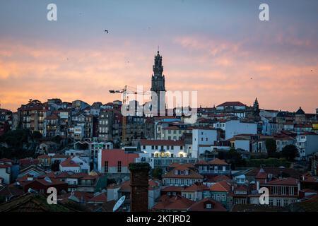 Porto, Portugal. 29.. November 2022. Ein Überblick über die Stadt Porto. Porto gilt 2022 als das beste Städteziel der Welt. Die Auszeichnung erfolgte am 12.. November bei der Zeremonie der World Travel Awards in Muscat, Oman. (Kreditbild: © Rita Franca/SOPA Bilder über ZUMA Press Wire) Stockfoto