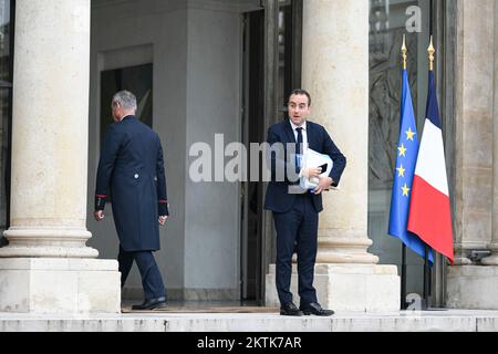 Paris, Frankreich, 29/11/2022, französischer Armeeminister Sebastien Lecornu nach der wöchentlichen Kabinettssitzung im Elysee-Palast in Paris, Frankreich, am 29. November 2022. Stockfoto