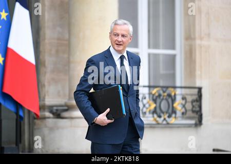 Paris, Frankreich, 29/11/2022, französischer Wirtschafts- und Finanzminister Bruno Le Maire nach der wöchentlichen Kabinettssitzung im Elysee-Palast in Paris, Frankreich, am 29. November 2022. Stockfoto