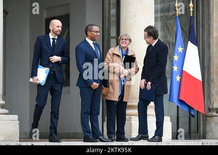 Paris, Frankreich, 29/11/2022, französischer Minister für die Transformation des öffentlichen Sektors und den öffentlichen Dienst Stanislas Guerini, französischer Bildungsminister Pape Ndiaye, französischer Minister für Hochschulen und Forschung Sylvie Retailleau, französischer Umweltminister Christophe Bechu, nach der wöchentlichen Kabinettssitzung im Elysee-Palast in Paris, Frankreich, am 29. November 2001; 2022. Foto: Victor Joly/ABACAPRESS.COM Stockfoto