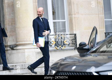 Paris, Frankreich, 29/11/2022, französischer Minister für die Transformation des öffentlichen Sektors und des öffentlichen Dienstes Stanislas Guerini nach der wöchentlichen Kabinettssitzung im Elysee-Palast in Paris, Frankreich, am 29. November 2022. Foto: Victor Joly/ABACAPRESS.COM Stockfoto