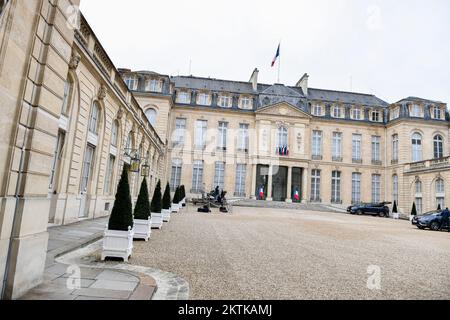 Paris, Frankreich, 29/11/2022, Illustration Bild zeigt den Eingang (Fassade im Innenhof) zum Präsidentenpalast Elysée (Palais de l'Elysée), Residenz des Präsidenten der Französischen Republik in Paris, Frankreich, am 29. November 2022. Stockfoto
