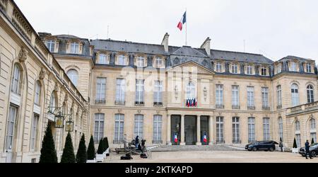 Paris, Frankreich, 29/11/2022, Illustration Bild zeigt den Eingang (Fassade im Innenhof) zum Präsidentenpalast Elysée (Palais de l'Elysée), Residenz des Präsidenten der Französischen Republik in Paris, Frankreich, am 29. November 2022. Stockfoto