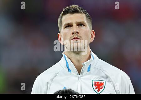 29.. November 2022; Ahmed bin Ali Stadium, Al Rayyan, Katar; FIFA Fußball-Weltmeisterschaft, Wales gegen England; Chris Mepham von Wales Stockfoto