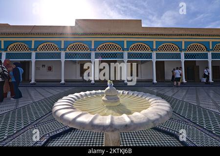 Ein Blick auf den Hauptplatz des Bahia-Palastes in Marrakesch Stockfoto