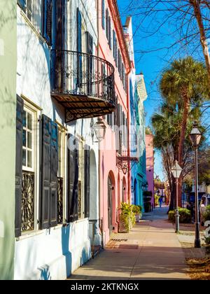 Rainbow Row, East Bay Street, historische farbenfrohe Häuser Charleston, South Carolina, Vereinigte Staaten von Amerika Stockfoto