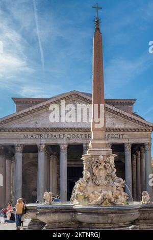 Pantheon Kathedrale und Brunnen des Pantheons im Zentrum von Rom, Italien Stockfoto