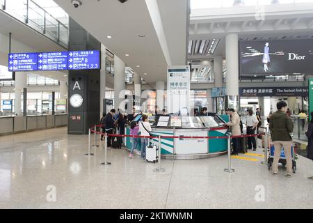 HONGKONG - 11. DEZEMBER: Internationaler Flughafen Hongkong am 11. Dezember 2014 in Hongkong, China. Der beste Flughafen unter den Passagieren im Jahr Stockfoto