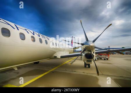 LEIPZIG, DEUTSCHLAND - 11. September: Darwin Airline Saab 2000 am 11. September 2014. Darwin Airline, seit Januar unter dem Markennamen Etihad Regional tätig Stockfoto