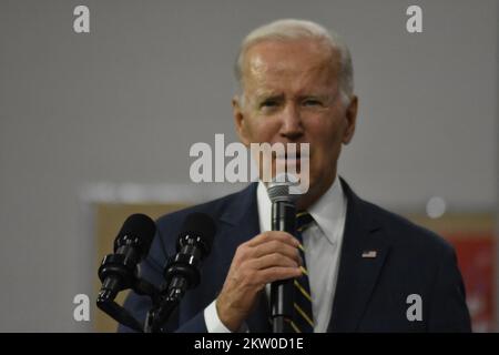 Bay City, Usa. 29.. November 2022. Der Präsident der Vereinigten Staaten Joe Biden hält am 29. November 2022 in Bay City, Michigan, USA, eine Rede. (Foto: Kyle Mazza/Sipa USA) Guthaben: SIPA USA/Alamy Live News Stockfoto