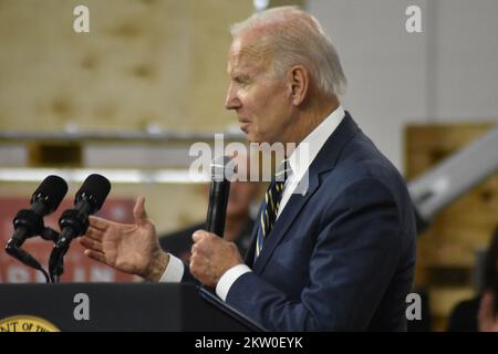 Bay City, Usa. 29.. November 2022. Der Präsident der Vereinigten Staaten Joe Biden hält am 29. November 2022 in Bay City, Michigan, USA, eine Rede. (Foto: Kyle Mazza/Sipa USA) Guthaben: SIPA USA/Alamy Live News Stockfoto