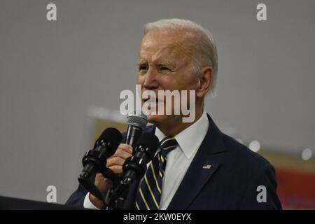 Bay City, Usa. 29.. November 2022. Der Präsident der Vereinigten Staaten Joe Biden hält am 29. November 2022 in Bay City, Michigan, USA, eine Rede. (Foto: Kyle Mazza/Sipa USA) Guthaben: SIPA USA/Alamy Live News Stockfoto