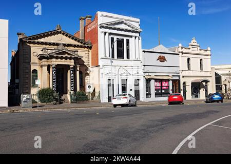 Ballarat Australien / Ballarats historisches Camp Street Streetscape. Hier sehen Sie die Freimaurerhalle aus den frühen 1870er Jahren zusammen mit anderen viktorianischen St. Stockfoto