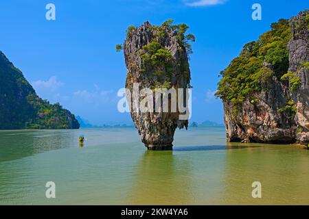 Beeindruckende Felsformation auf Khao Phing Kan Island, auch James Bond Island, Thailand, Asien Stockfoto