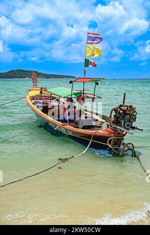 Typische Langboote, Rawai Beach, Phuket, Thailand, Asien Stockfoto