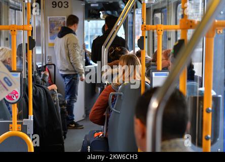 Holland im Dezember. Das Bild zeigt: Straßenbahnszene, NLD, Niederlande Stockfoto