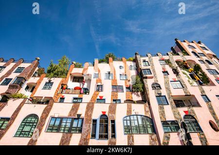 Fassade des architektonischen Werks von Art Grüne Zitadelle, Hundertwasser-Haus, Magdeburg, Sachsen-Anhalt, Deutschland, Europa Stockfoto