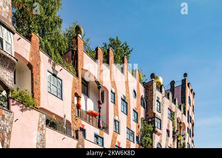 Fassade des architektonischen Werks von Art Grüne Zitadelle, Hundertwasser-Haus, Magdeburg, Sachsen-Anhalt, Deutschland, Europa Stockfoto