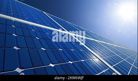 Nahaufnahme der Sonnenkollektoren Konzept für saubere, umweltfreundliche, alternative und erneuerbare Energien für intelligente Städte. 3D-Rendering Stockfoto