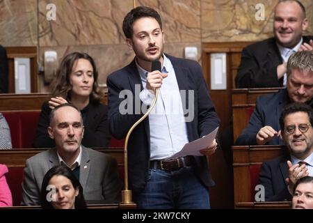 Stellvertreter, Damien Maudet nimmt am 29. November 2022 an einer Fragestunde mit der Regierung in der französischen Nationalversammlung in Paris Teil. Foto: David Niviere/ABACAPRESS.COM Stockfoto