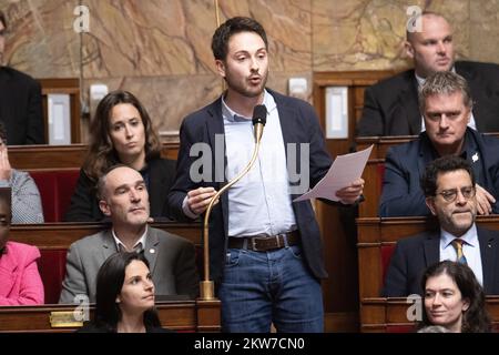 Stellvertreter, Damien Maudet nimmt am 29. November 2022 an einer Fragestunde mit der Regierung in der französischen Nationalversammlung in Paris Teil. Foto: David Niviere/ABACAPRESS.COM Stockfoto