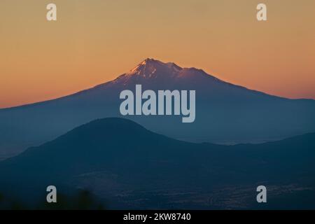 Mount Shasta bei Sonnenaufgang, Pacific Crest Trail, Kalifornien, USA Stockfoto