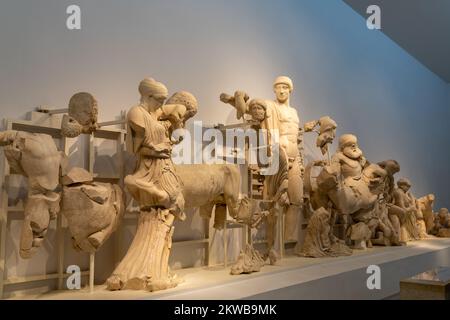 Olympia, Griechenland - 11. November 2022: museumsausstellung griechischer Statuen im antiken Olympia Stockfoto