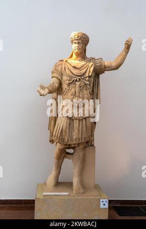 Olympia, Griechenland - 11. November 2022: museumsausstellung der griechischen Statue im antiken Olympia Stockfoto