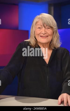 Köln, Deutschland. 29.. November 2022. Feministin und Journalistin Alice Schwarzer als Gast in der ARD Talkshow " Maischberger ". Kredit: Horst Galuschka/dpa/Alamy Live News Stockfoto