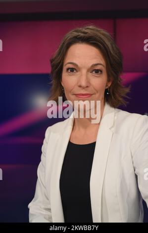 Köln, Deutschland. 29.. November 2022. ARD-Moderatorin Anna Planken als Gast in der ARD-Talkshow " Maischberger ". Kredit: Horst Galuschka/dpa/Alamy Live News Stockfoto