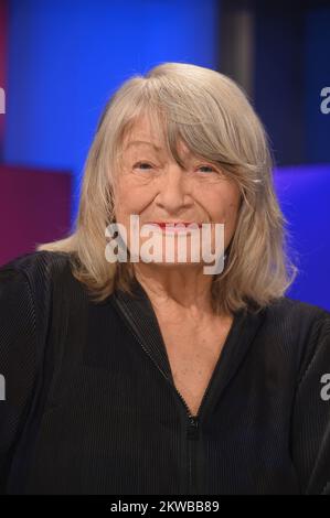 Köln, Deutschland. 29.. November 2022. Feministin und Journalistin Alice Schwarzer als Gast in der ARD Talkshow " Maischberger ". Kredit: Horst Galuschka/dpa/Alamy Live News Stockfoto