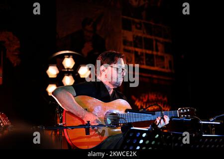 Krakau, Polen - 25. Juni 2022: Al Di Meola Acoustic Trio spielt live auf der Kijow.im Mittelpunkt des Summer Jazz Festivals in Krakau, Polen Stockfoto