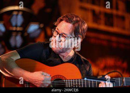 Krakau, Polen - 25. Juni 2022: Al Di Meola Acoustic Trio spielt live auf der Kijow.im Mittelpunkt des Summer Jazz Festivals in Krakau, Polen Stockfoto