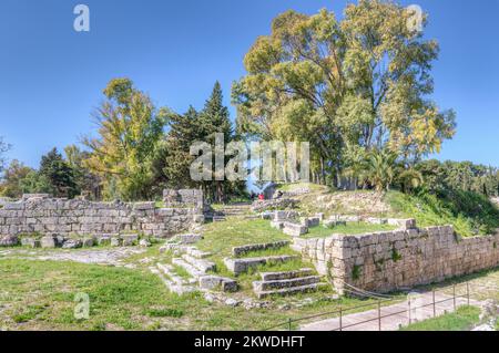 Die Ruinen der antiken Mauern im archäologischen Park Neapolis in Syrakus Sizilien Stockfoto