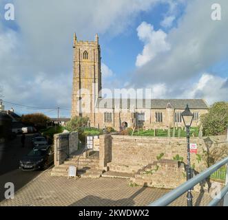 Die christliche Kirche aus dem 15. Jahrhundert im Dorf St. Buryan, Cornwall, England. Stockfoto