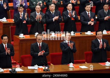 (L-R) Chinas Präsident Hu Jintao, der ehemalige chinesische Präsident Jiang Zemin, Ministerpräsident Wen Jiabao und Vizepräsident Zeng Qinghong. Am Ende der Abschlusszeremonie des 17.. Kongresses der Kommunistischen Partei in Peking in der Großen Halle des Volkes. Peking. 21. OKTOBER 2007 ***NICHT FÜR WERBEZWECKE*** Stockfoto