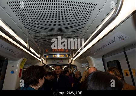 2022. november 26 - Europa, Italien, Lombardei, Mailand - Flughafen Linate, Eröffnung der U-Bahn-Linie 4, blaue Linie mit dem Bürgermeister Beppe Sala Stockfoto